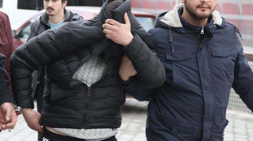 Kullanılmış &Ccedil;orap İ&ccedil;inde Uyuşturucu Satışına 2 Tutuklama