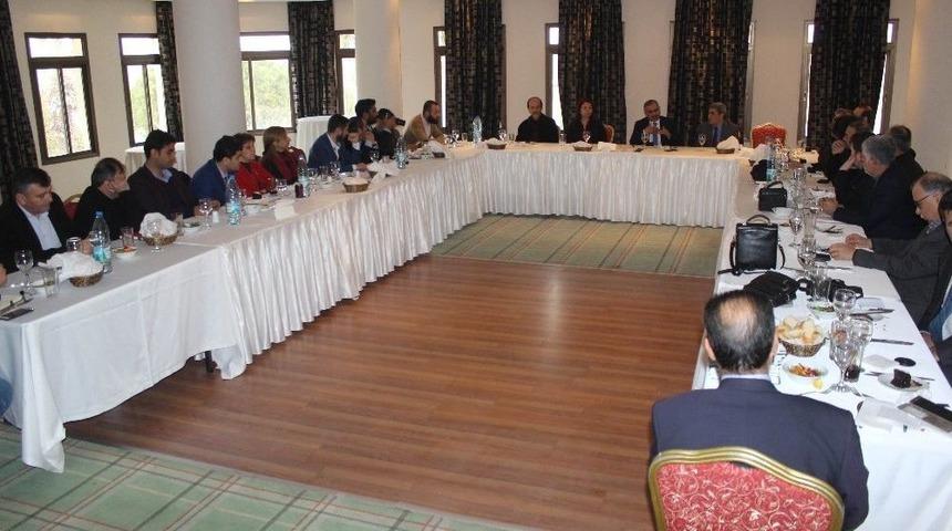 Vali Ko&ccedil;ak, Gazetecilerle Bir Araya Geldi