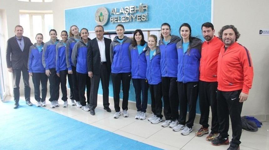 Başkan Kara&ccedil;oban Sarı Melekleri Ağırladı