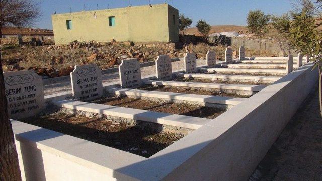 Şehitliğe 30 Yıl Sonra Bayrak Asıldı 1