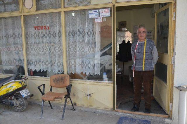 35 Yıldır Doğduğu K&ouml;yde Terzilik Yapıyor 2