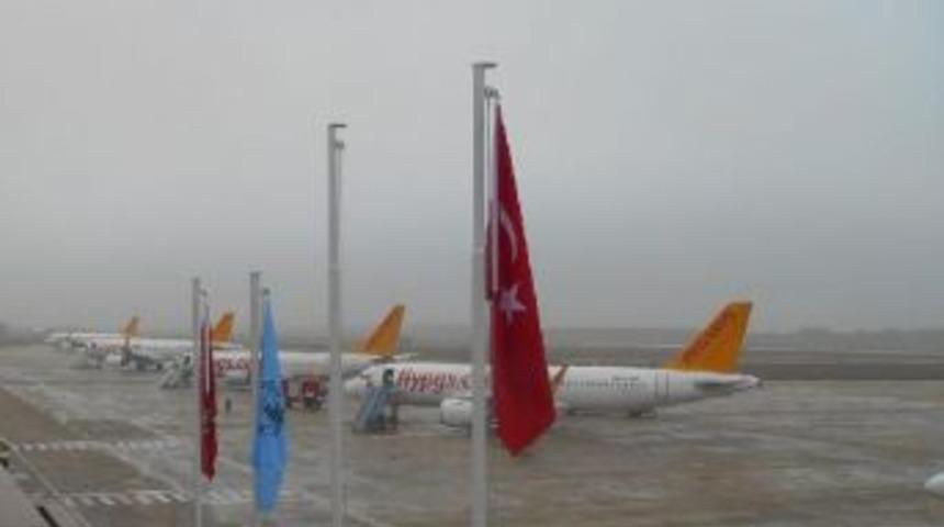 Sis Nedeniyle Sabiha G&ouml;k&ccedil;en Havalimanı'na Giden 4 U&ccedil;ak Yenişehir&rsquo;E Indi