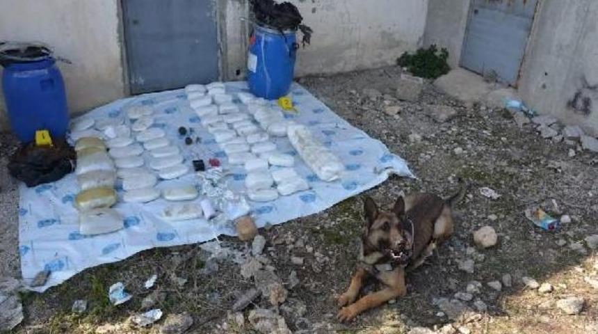 Mersin'de 80 Kilo Plastik Patlayıcı Ele Ge&ccedil;irildi