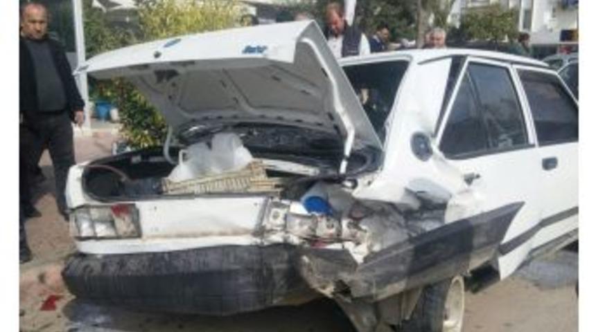 Antalya&rsquo;da Otomobil Park Halindeki Ara&ccedil;lara &Ccedil;arptı