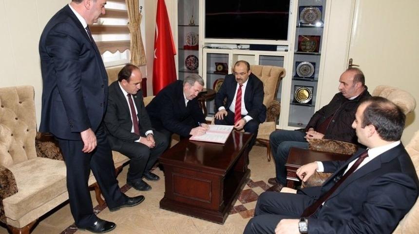 İmam Hatip Ortaokulu İ&ccedil;in Hayırsever Vatandaşlarla Protokol İmzalandı