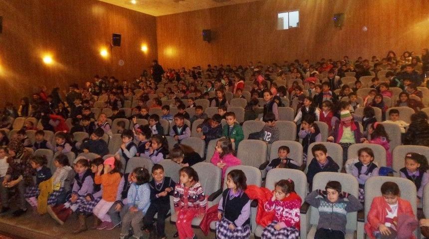 Van&rsquo;da K&uuml;&ccedil;&uuml;k Mucitler Bilim G&ouml;sterisi