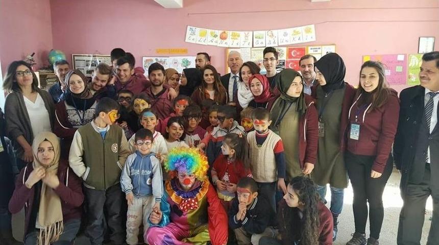 Tuzla Belediyesi Hayal Ağacı Projesi G&ouml;n&uuml;ll&uuml;leri Ala&ccedil;am&rsquo;da