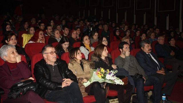 Zonguldak’ta ya Sev Ya Hamlet“ Oyunu Sergilendi