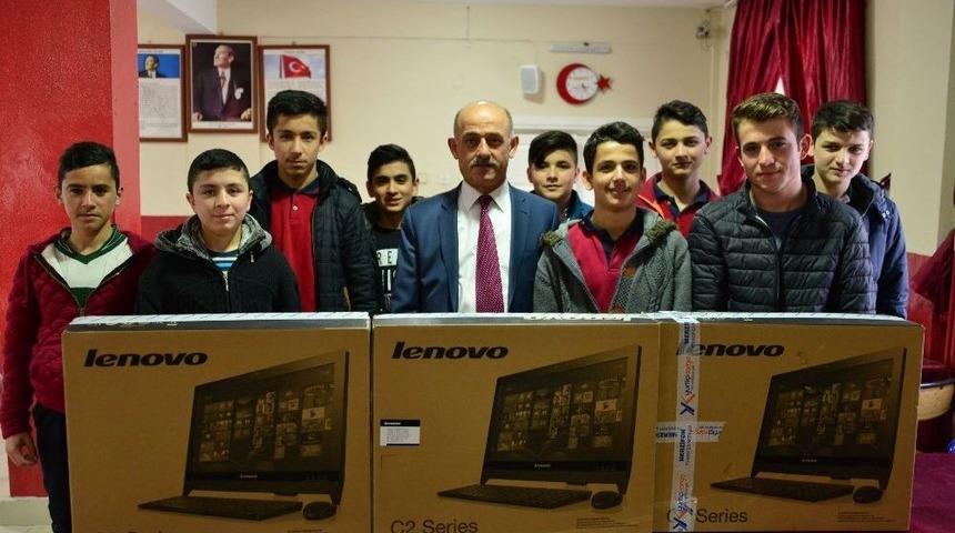 Başkan Yıldırım &Ouml;ğrencilerin Bilgisayar İsteğini Yerine Getirdi