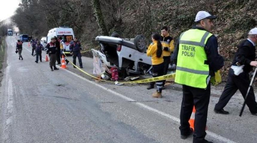 Bartın'da Otomobil Takla Attı: 1 &Ouml;l&uuml;, 2 Yaralı