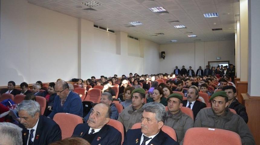 &Ccedil;anakkale Gazisinin Oğlu Ayakta Alkışlandı