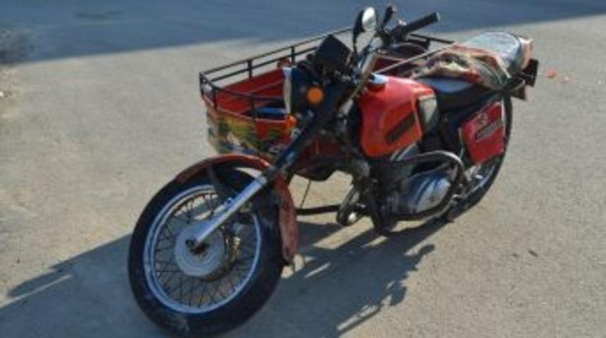 Motosikletle Minib&uuml;s &Ccedil;arpıştı: 1 Yaralı