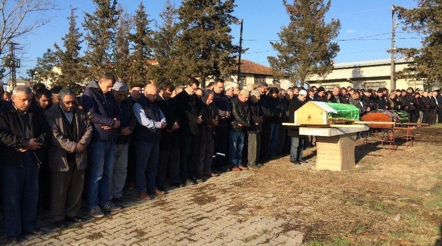 Tırın Sebep Olduğu Kazada &Ouml;len &Ccedil;ift Toprağa Verildi
