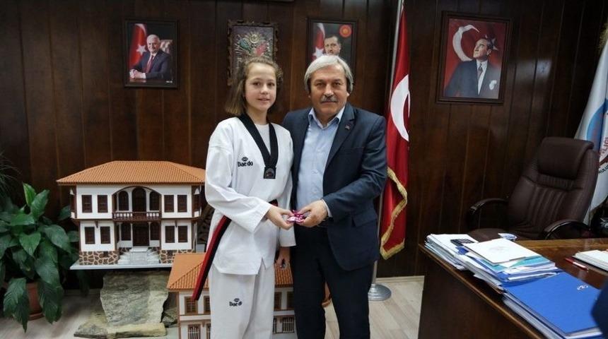 Zehra Arı, Osmaneli&rsquo;ne İki Madalya Daha Kazandırdı