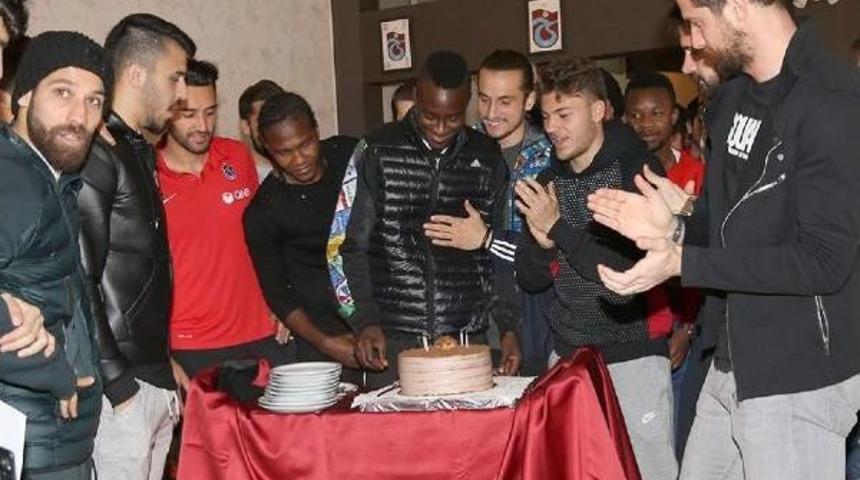 Trabzonspor&rsquo;Da N&rsquo;Doye&rsquo;A Doğum G&uuml;n&uuml; Kutlaması
