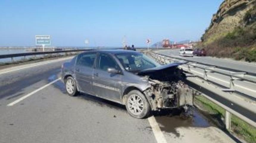Bariyerlere &Ccedil;arpan Otomobil Hurdaya D&ouml;nd&uuml;