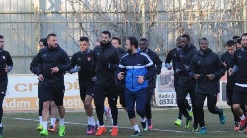 B&uuml;lent Uygun: Ligde Kalma Hayalimiz I&ccedil;in 3 Puan Alacağız
