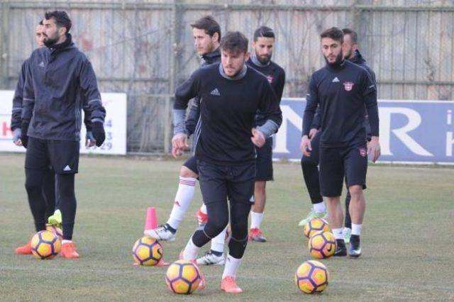 B&uuml;lent Uygun: Ligde Kalma Hayalimiz I&ccedil;in 3 Puan Alacağız 1