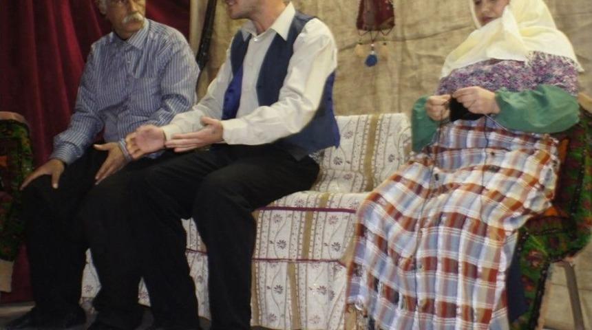 Fet&ouml;&rsquo;n&uuml;n Darbe Girişimi Tiyatroyla Anlatıldı