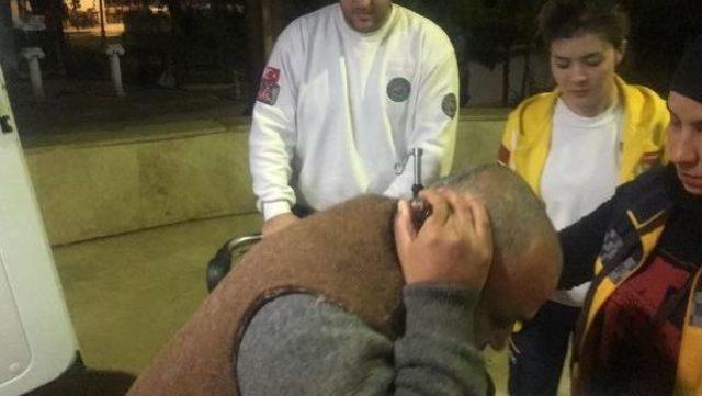 Başına Saplı Bı&ccedil;akla Hastaneye Getirildi 3