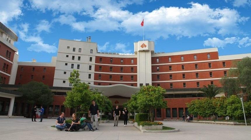 İzmir Ekonomi &Uuml;niversitesi Rekt&ouml;r&uuml; Prof. Dr. Can Muğan, &ldquo;kariyerde Tek Uzmanlık Yetmiyor&rdquo;