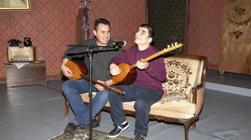 Engelli Gencin Sahne Hayali Gerçek Oldu