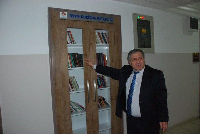 Kapı Boşluğu Kitaplık Oldu 1