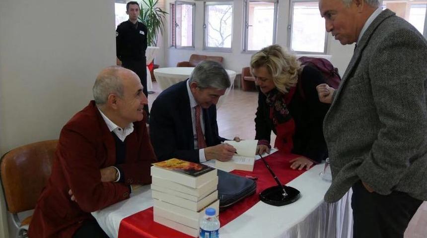 Siyaset&ccedil;i Ve Yazar Onur &Ouml;ymen: &ldquo;tarih Bilinci Olmadan Politika Yapılamaz&rdquo;