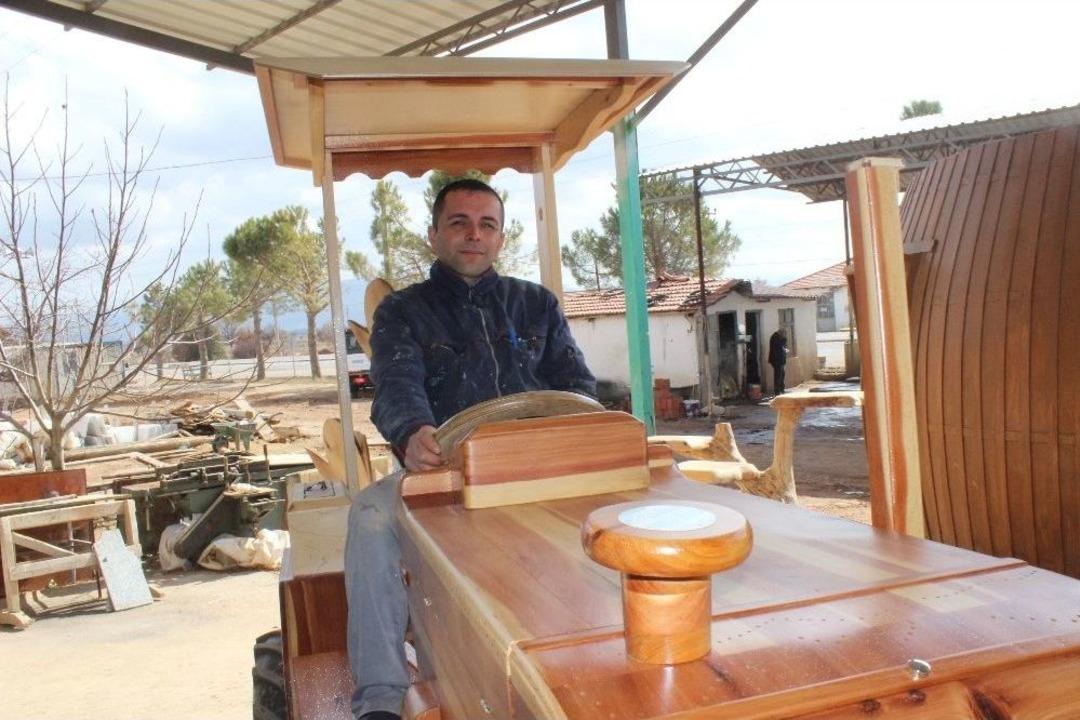 Ahşaptan Trakt&ouml;r B&uuml;y&uuml;k İlgi G&ouml;r&uuml;yor