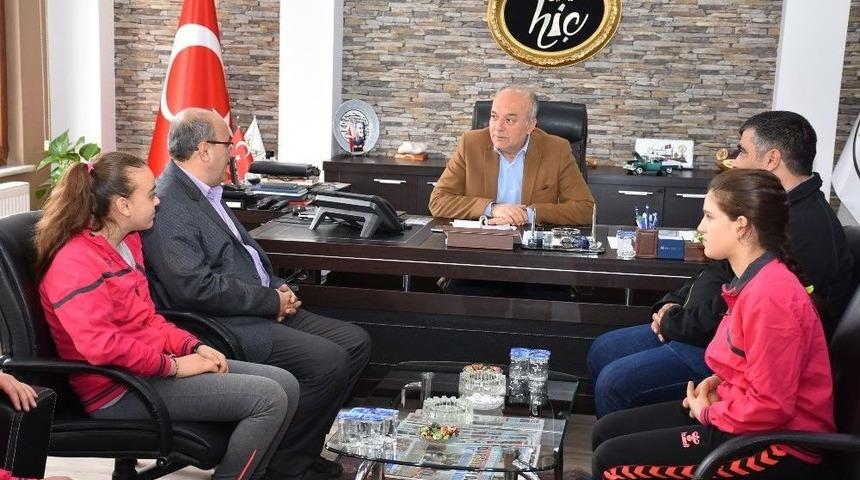 Dursunbey Ybo &Ouml;ğrecileri Futsalda İl Birincisi Oldu