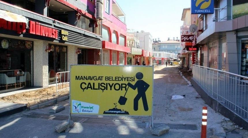 Manavgat Belediyesi&rsquo;nden Aşağı Pazarcı&rsquo;ya Kaldırım