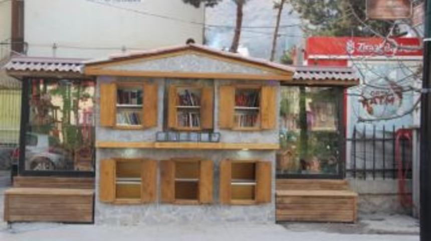 Yusufeli&rsquo;nde Sokak K&uuml;t&uuml;phanesi Kuruldu