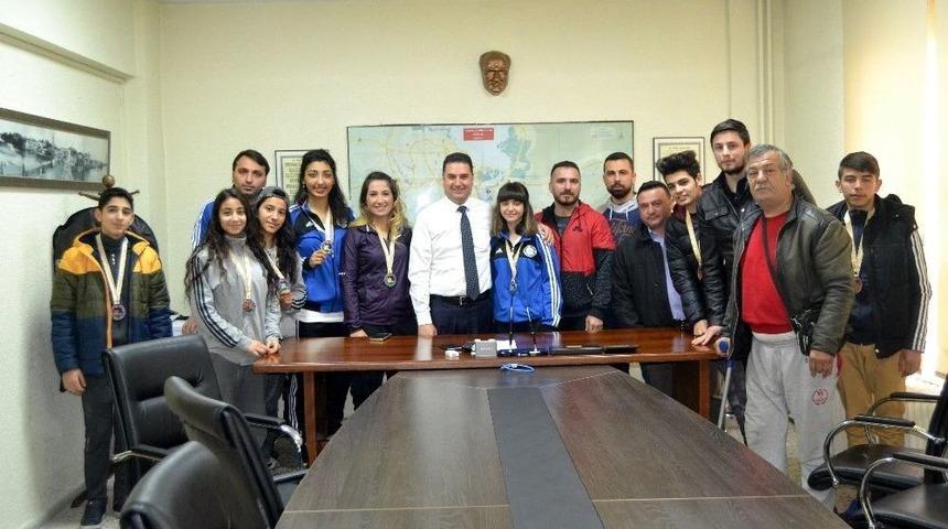 Adanalı Wushucular Antalya&rsquo;da Yapılan T&uuml;rkiye Şampiyonası&rsquo;ndan 18 Madalya İle D&ouml;nd&uuml;ler