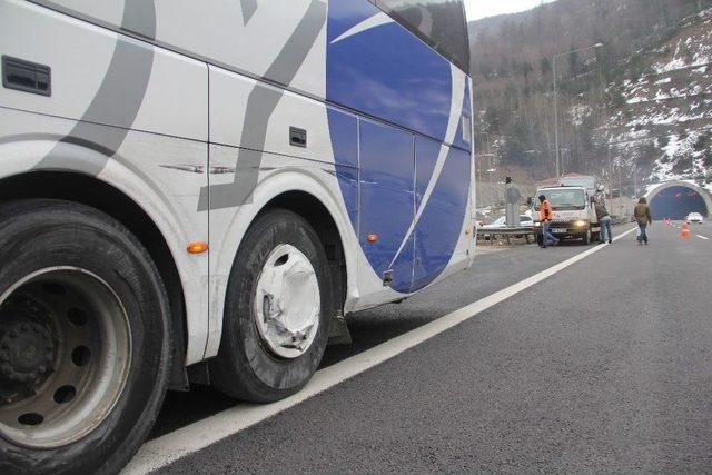 Bolu Dağı Tüneli’nde Kaza Trafiği Durdurdu