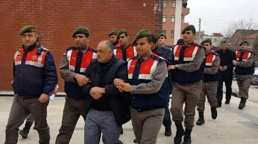 Mola Veren Otob&uuml;slerden Hırsızlık Yapan 4 Ş&uuml;pheli Yakalandı