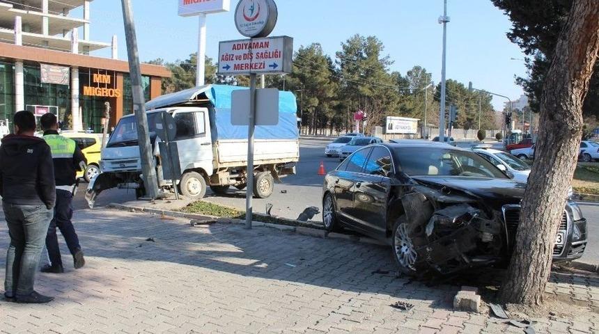 Otomobil İle Kamyonet &Ccedil;arpıştı: 1 Yaralı