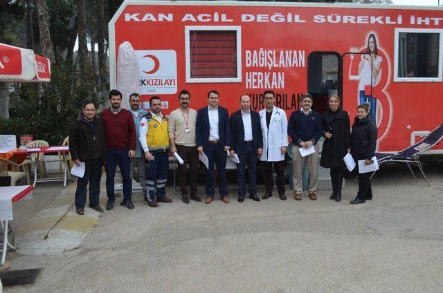 Devlet Hastanesi’nden Kızılay’a Kan Bağışı