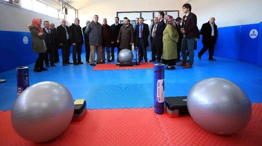 Başkan Karaosmanoğlu, Sarımeşe Spor Salonunu İnceledi