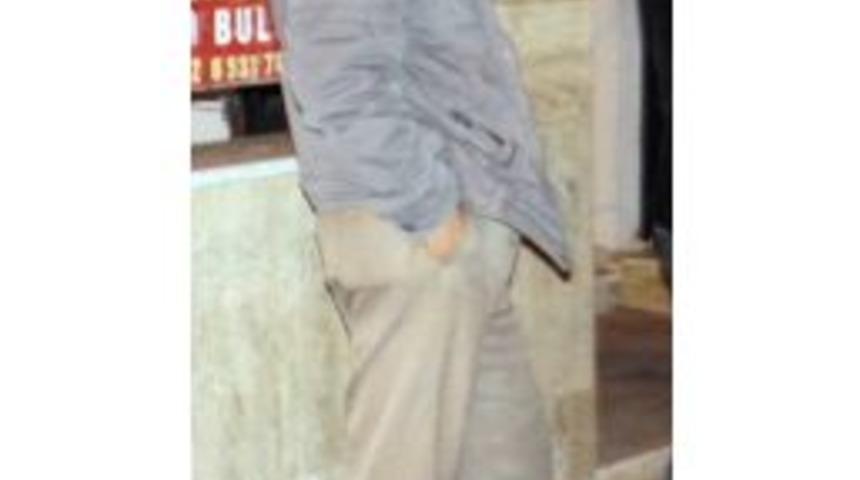 Karısı Ve Kızını &Ouml;ld&uuml;r&uuml;p Saatlerce Başında Beklemiş