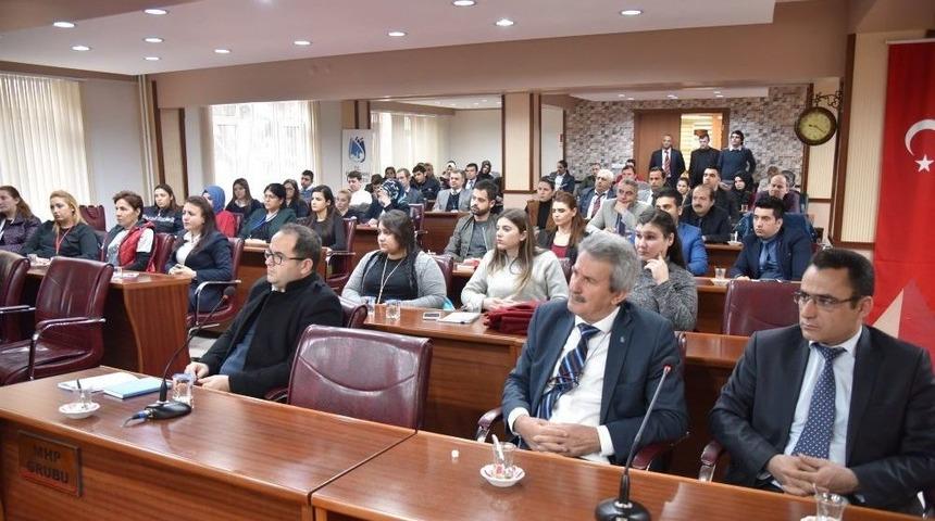 Yunusemre&rsquo;de Eğitimler S&uuml;r&uuml;yor