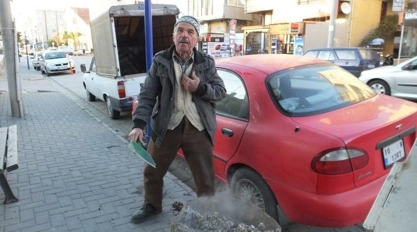 &Ccedil;evreci Dede Yollarda &Ccedil;&ouml;p Bırakmıyor