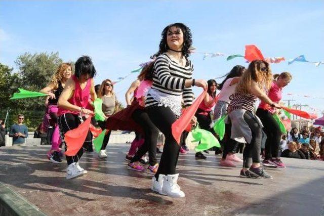 Mersin&rsquo;De Y&uuml;zlerce Kişi Kansere Karşı Dans Etti 2