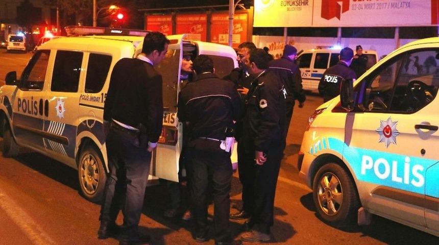 Polisi G&ouml;ren Hırsız Bagaja Saklandı