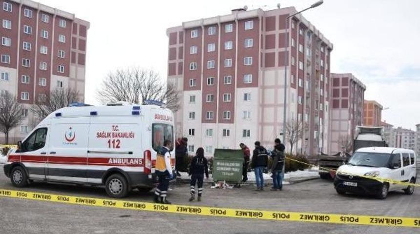 Sivas'ta &Ccedil;&ouml;p Konteynerinde Bebek Cesedi Bulundu