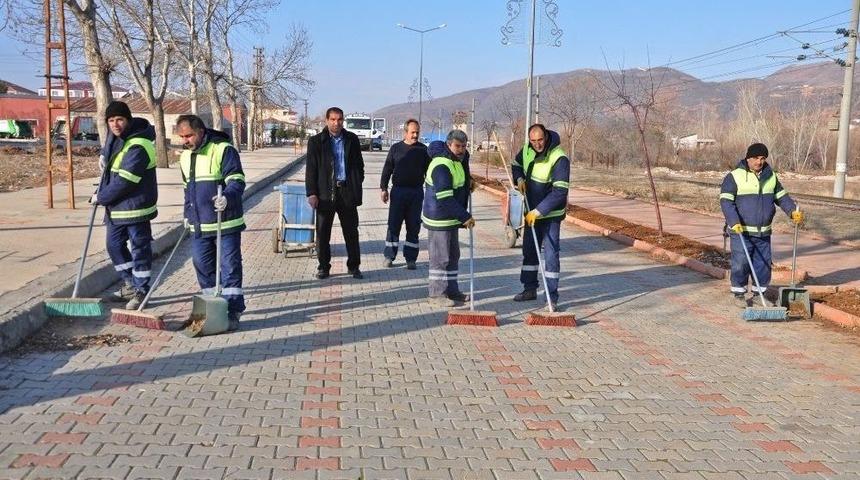 G&ouml;lbaşı İl&ccedil;esinde &Ccedil;evre Temizliği Seferberliği