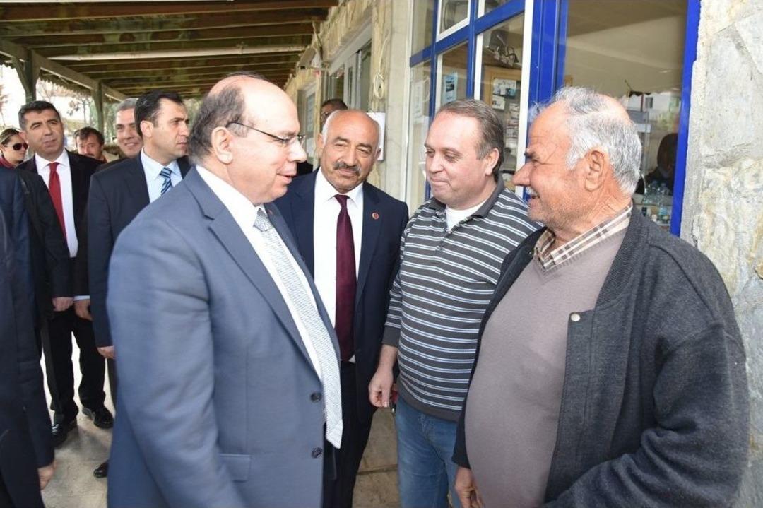 Vali &Ccedil;i&ccedil;ek, Boğazi&ccedil;i Mahallesi&rsquo;nde Vatandaşlarla Buluştu