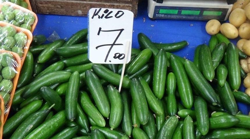 Fiyatı 7 Liraya Kadar Y&uuml;kselen Salatalık El Yakıyor