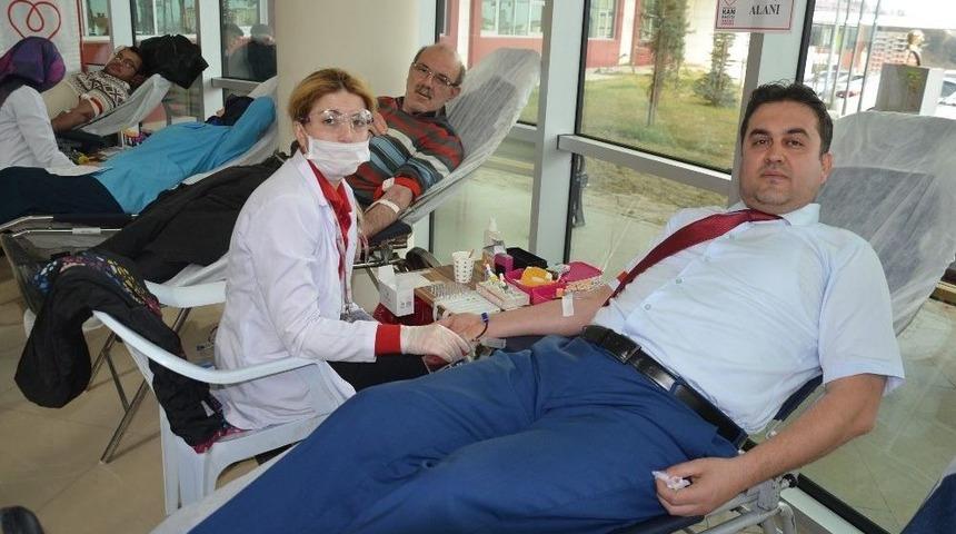 Hastane &Ccedil;alışanları Kan Bağışında Bulundu