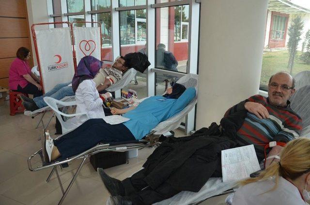 Hastane Çalışanları Kan Bağışında Bulundu