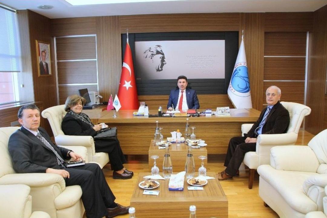 Rekt&ouml;r Karacoşkun&rsquo;a Ziyaretlere S&uuml;r&uuml;yor